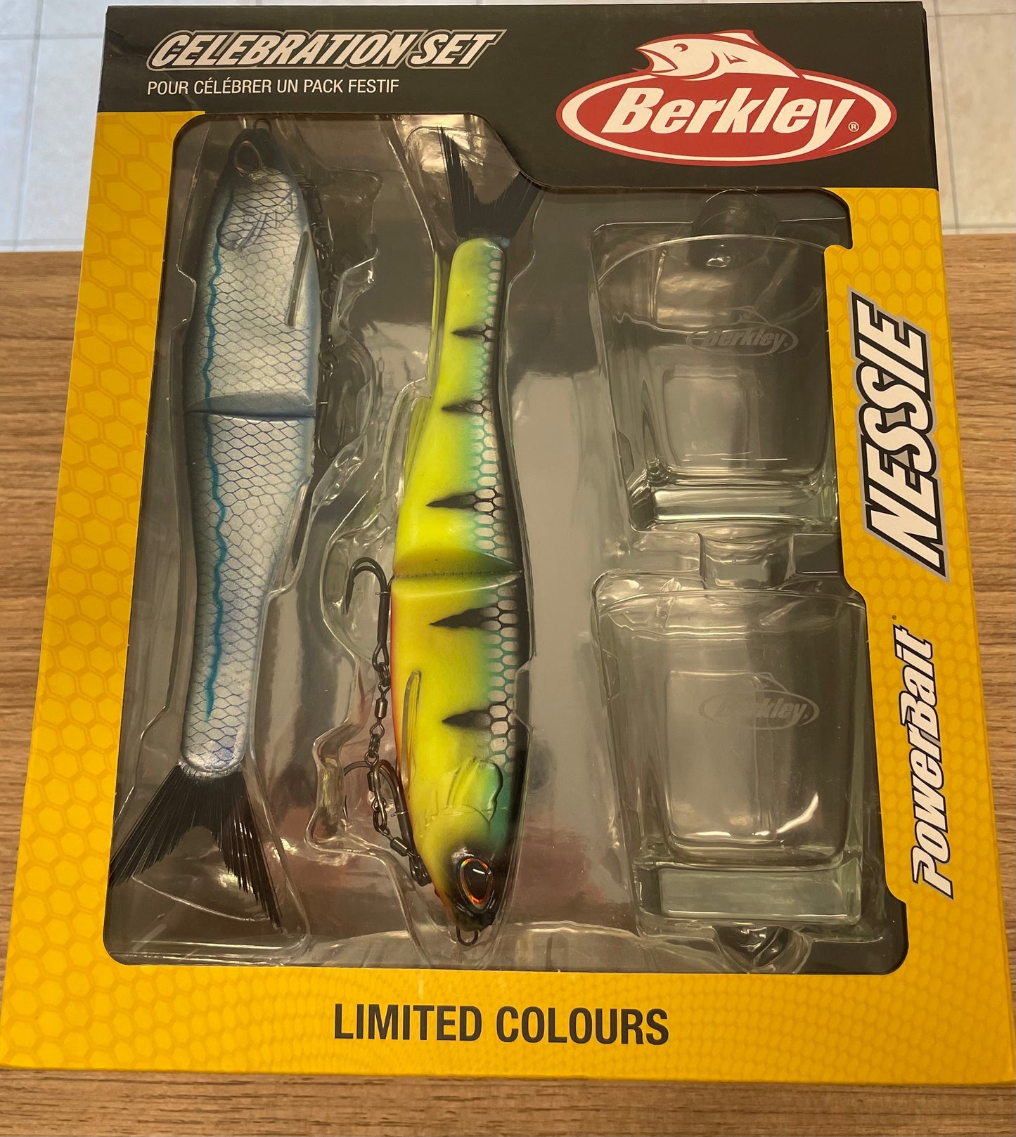 Berkley Celebration Set Nessie 22 CM + 2 Bicchieri